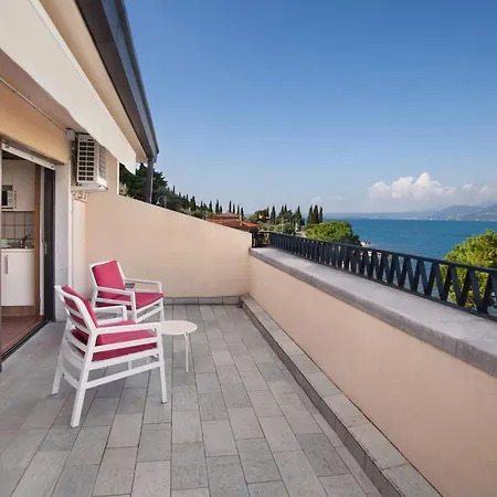 Watercolor Loft Apartment Torri Del Benaco Exterior photo